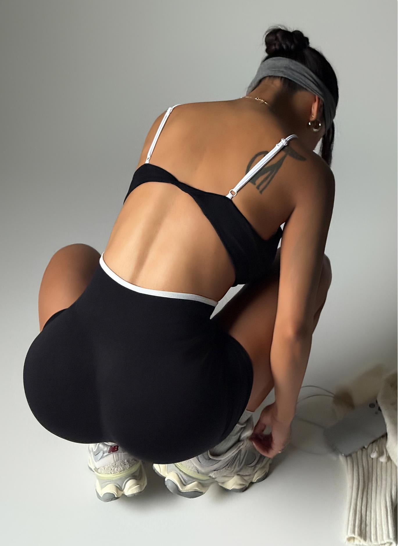 Lila Zen Color-blocked knotted backless bra and high-waisted yoga shorts two-piece set