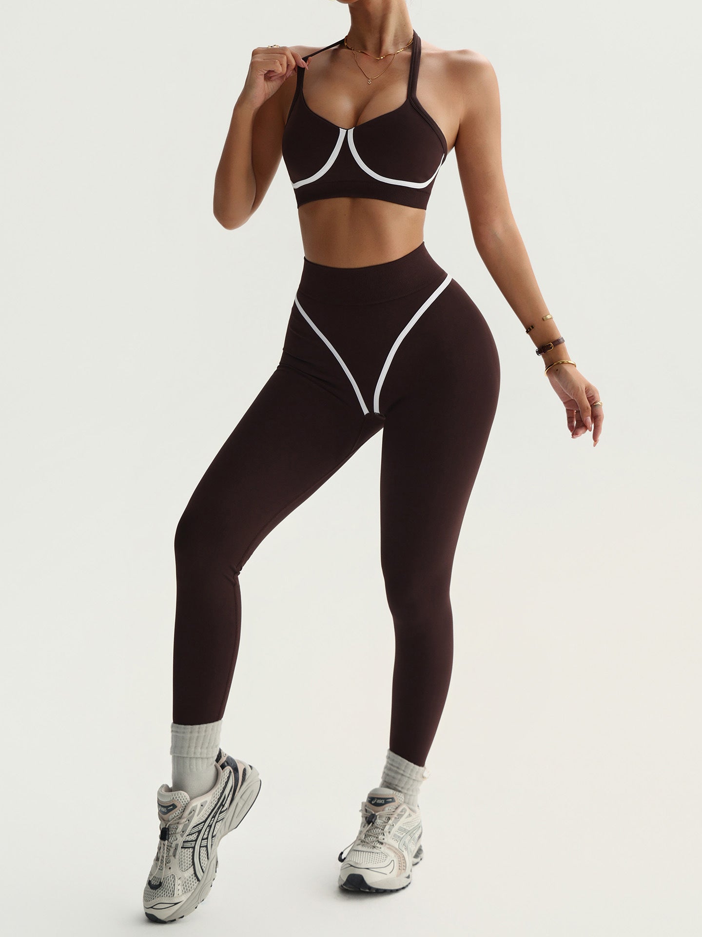 Lila Zen Seamless Color Block Sports Halter Neck Bra with Seam Trim Faux Two-Piece Pants Yoga Set