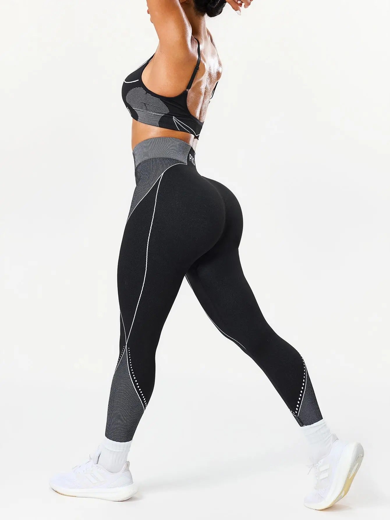 Lila Zen's best-selling seamless striped color-blocked high-waisted yoga pants that lift the buttocks.