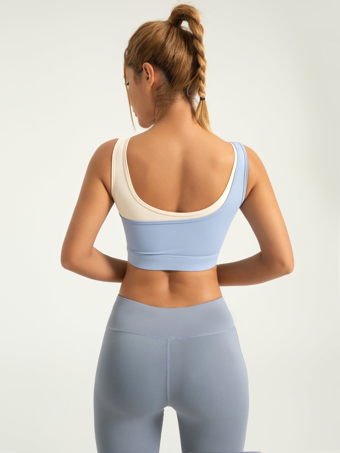 Color-blocked fashion sports bra