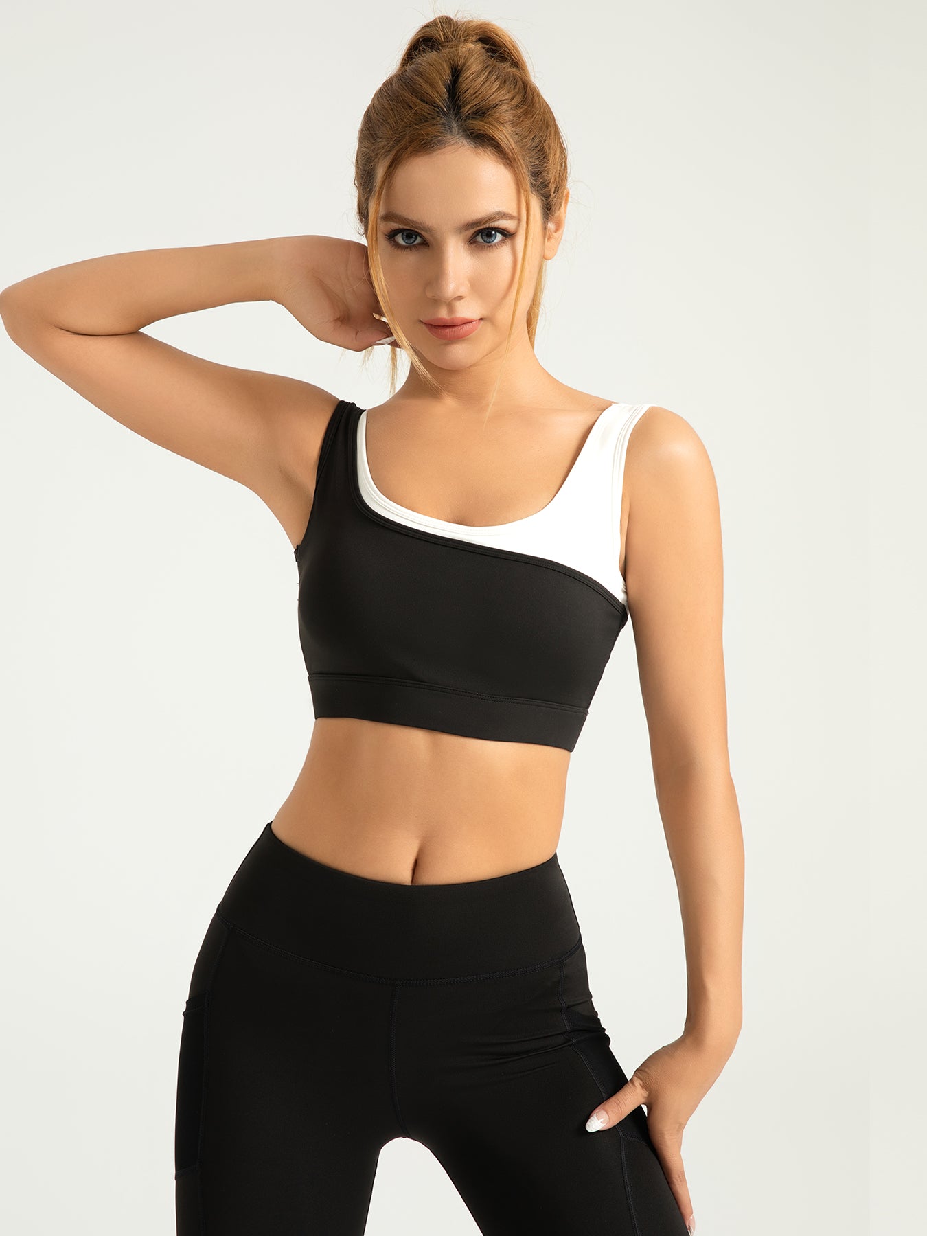 Color-blocked fashion sports bra