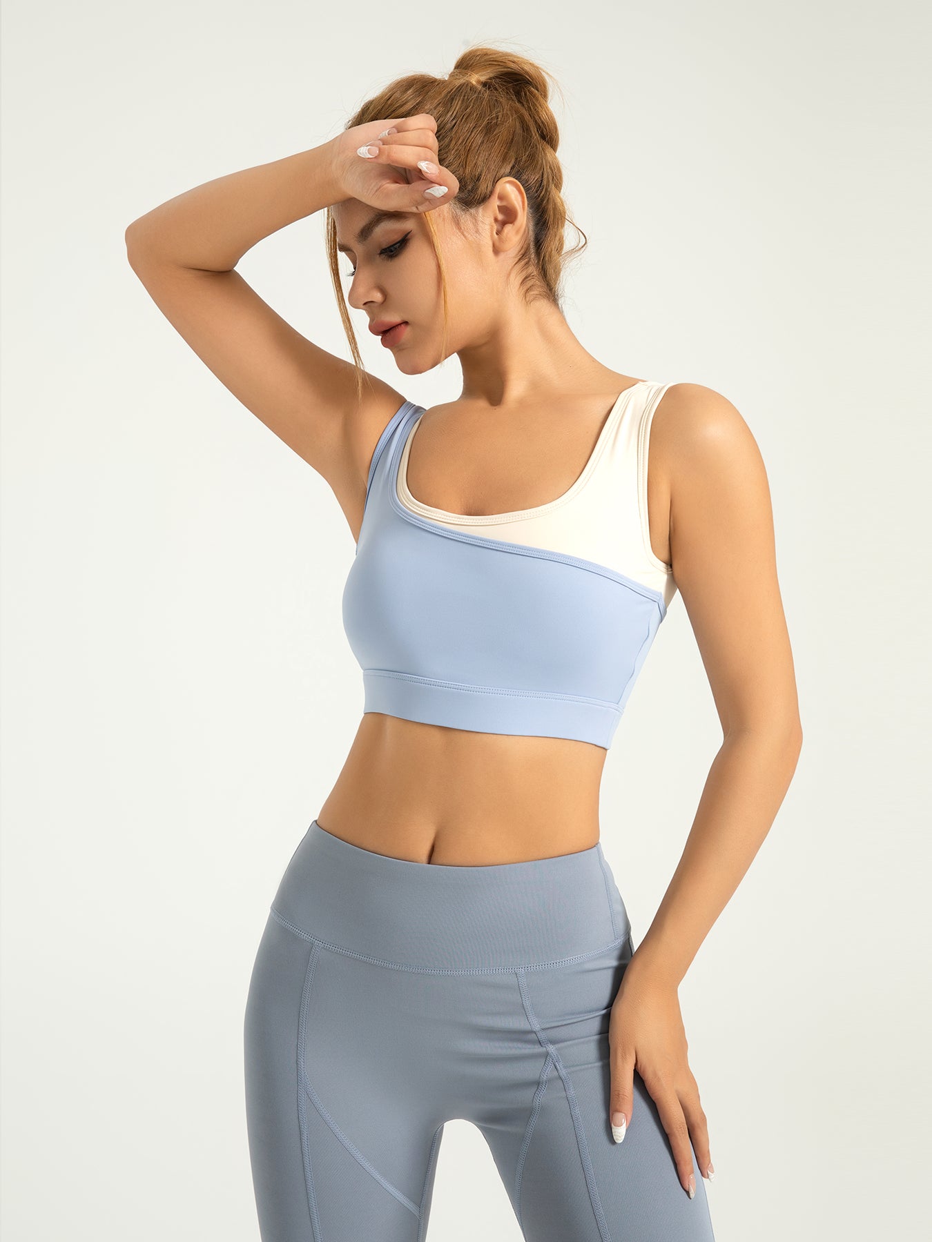 Color-blocked fashion sports bra