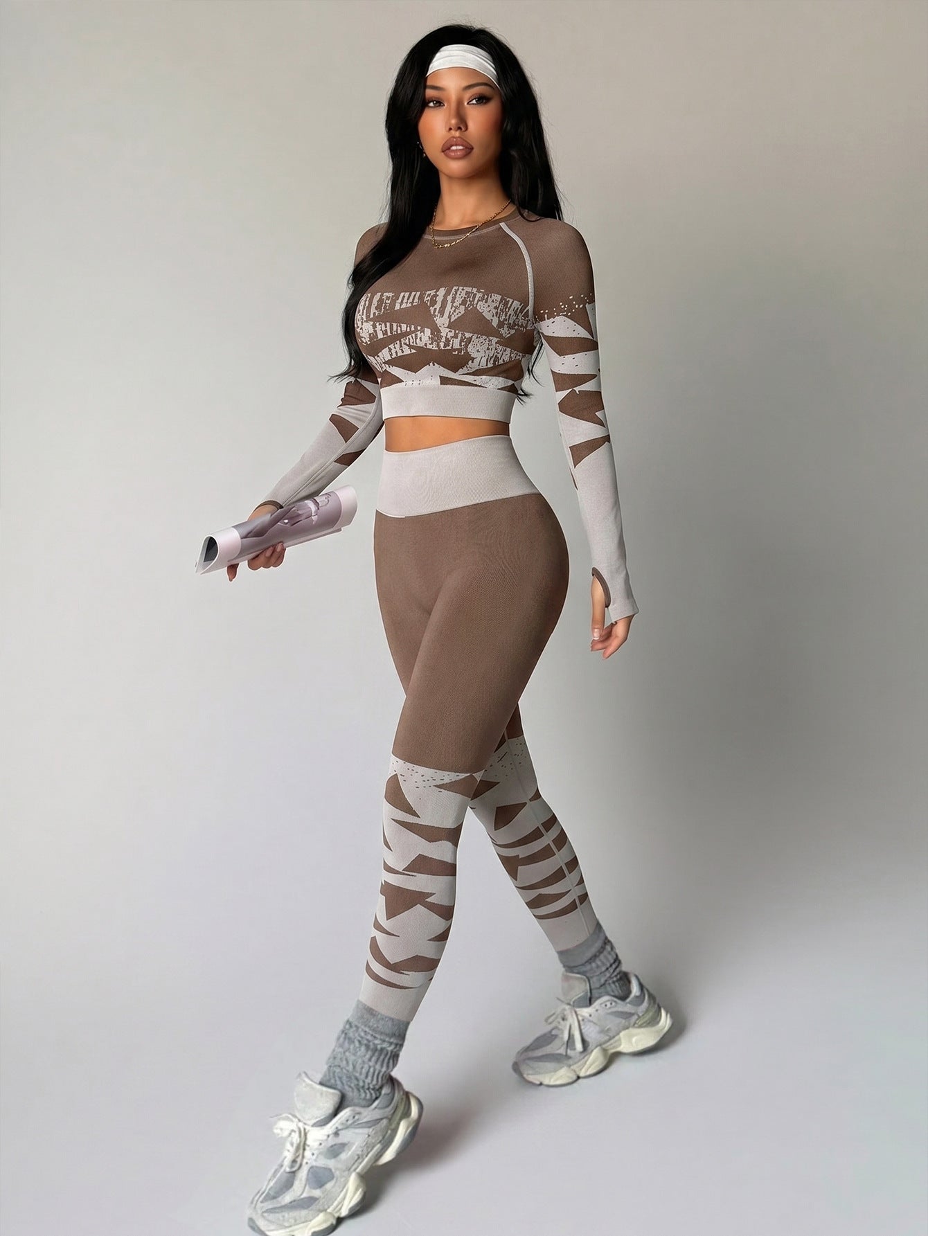Lila Zen Snow Print Seamless Long Sleeve Crop Top & High-Waisted Leggings Set