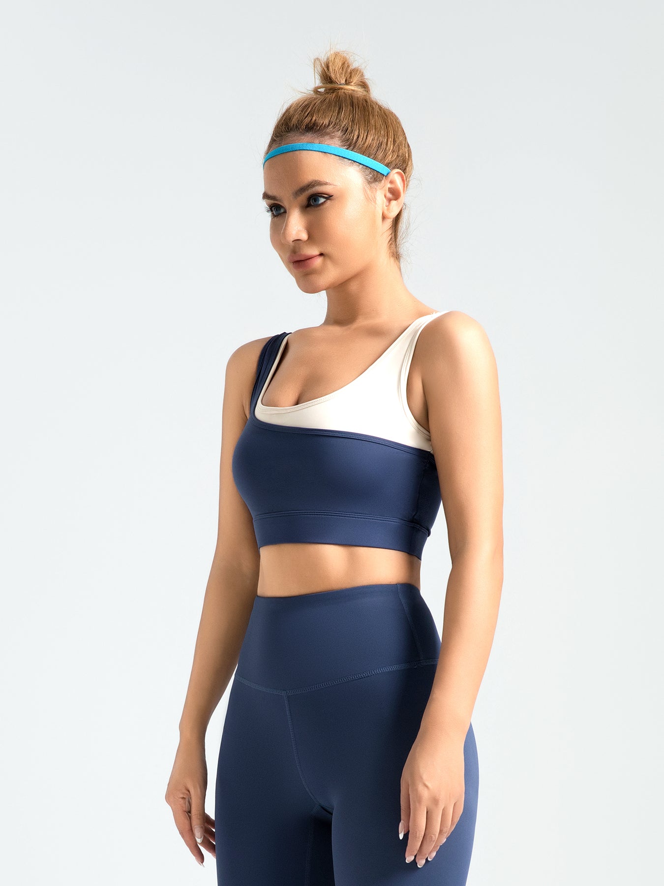 Color-blocked fashion sports bra