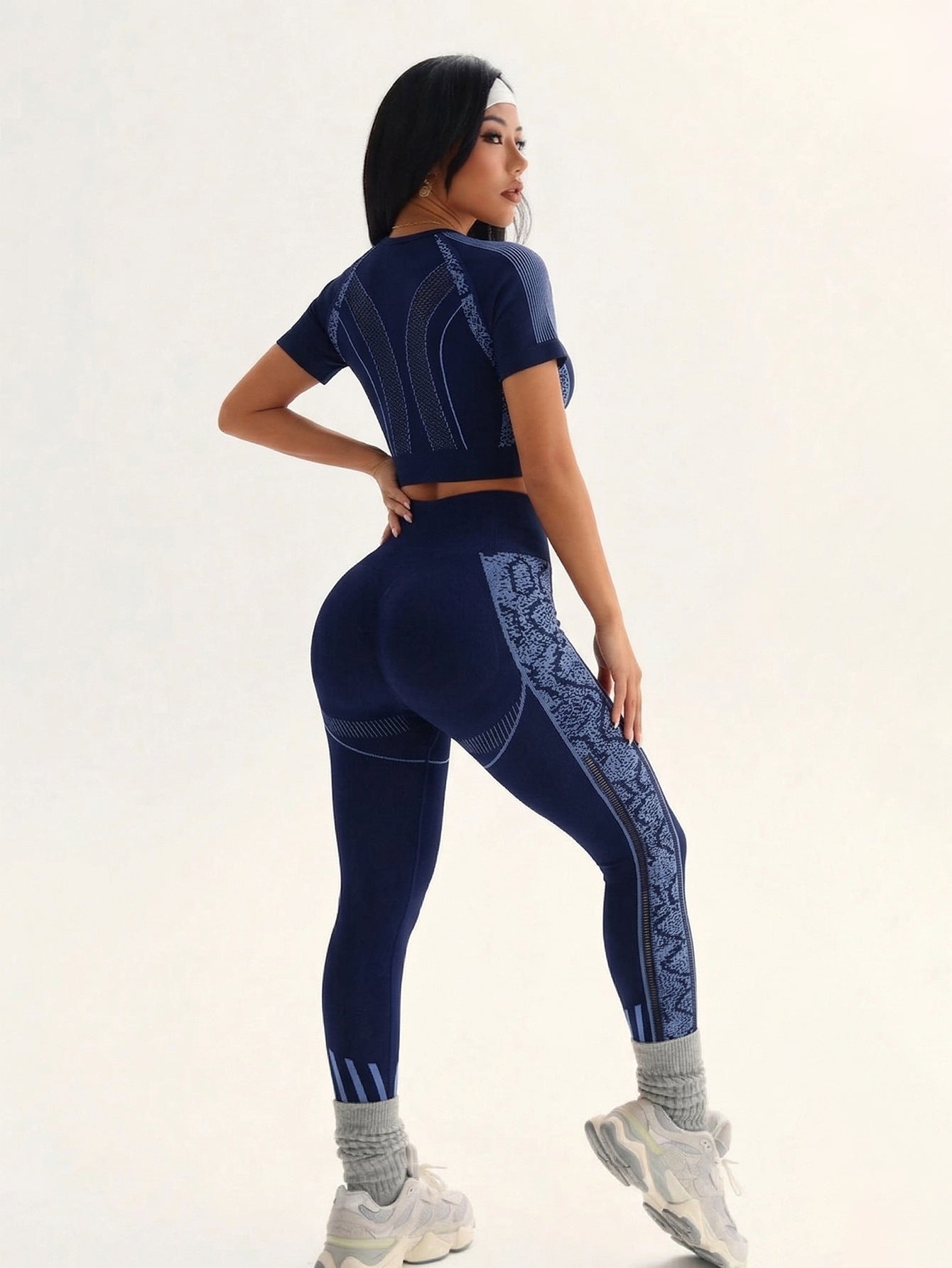Lila Zen Seamless Short Sleeve Crop Top & High-Waisted Leggings Set