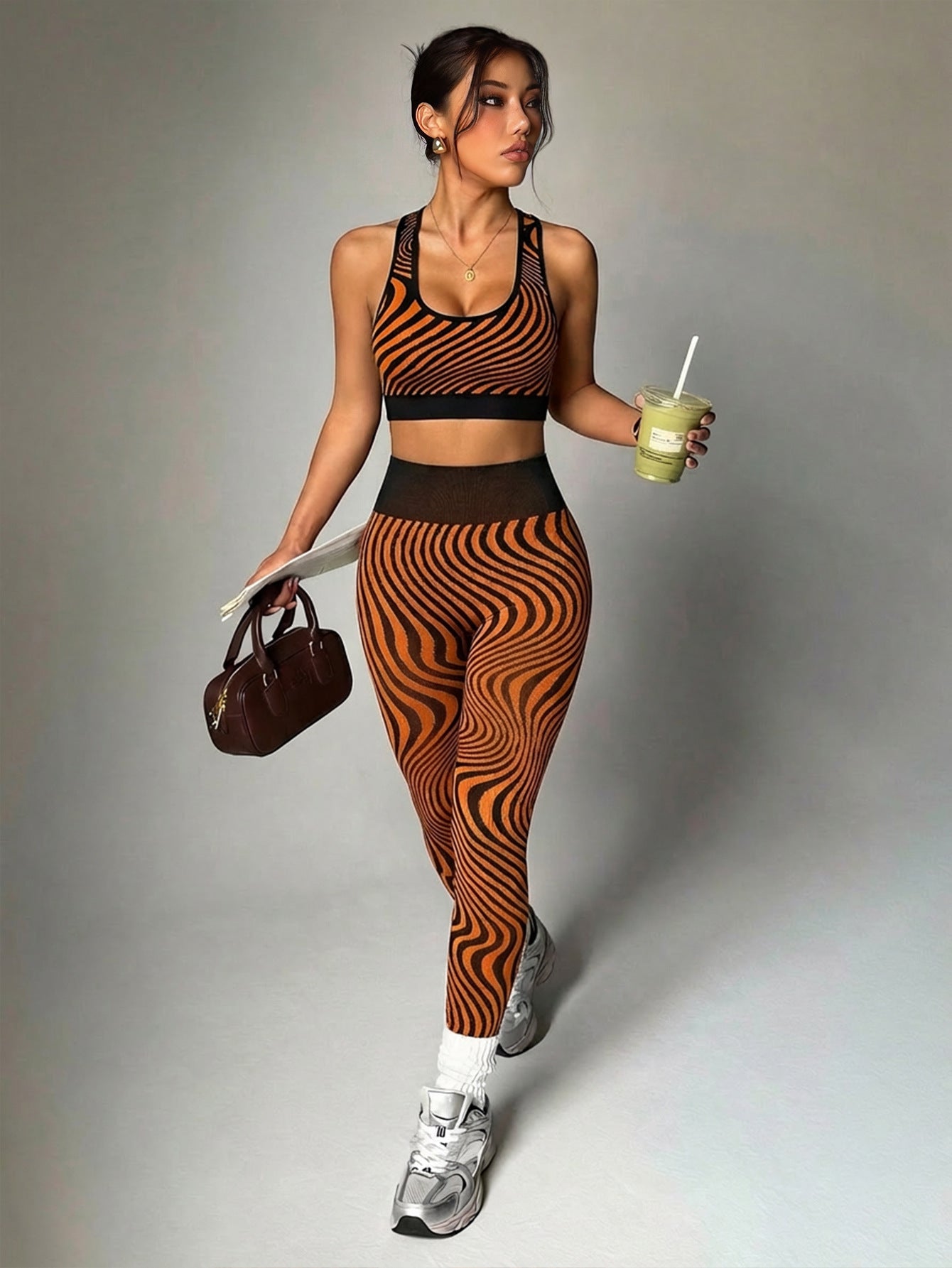 Lila Zen Seamless Wave Contour Sports Bra & High-Waisted Leggings Set