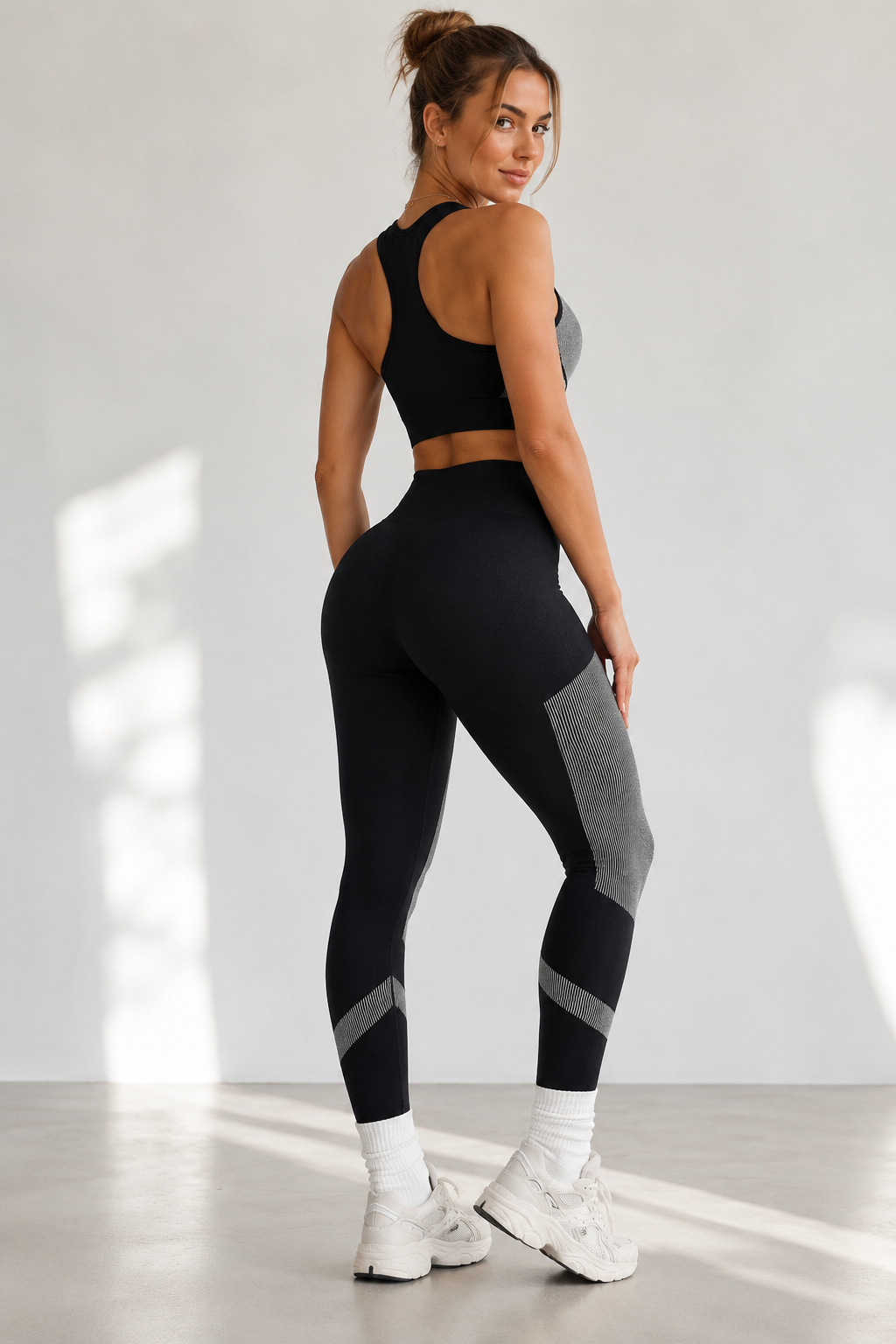 Lila Zen Contrast Seamless Sports Bra & Scrunch Leggings Set
