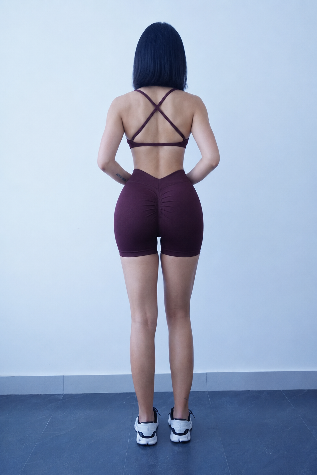 Seamless Cross Back Sports Bra & Scrunch Shorts Set