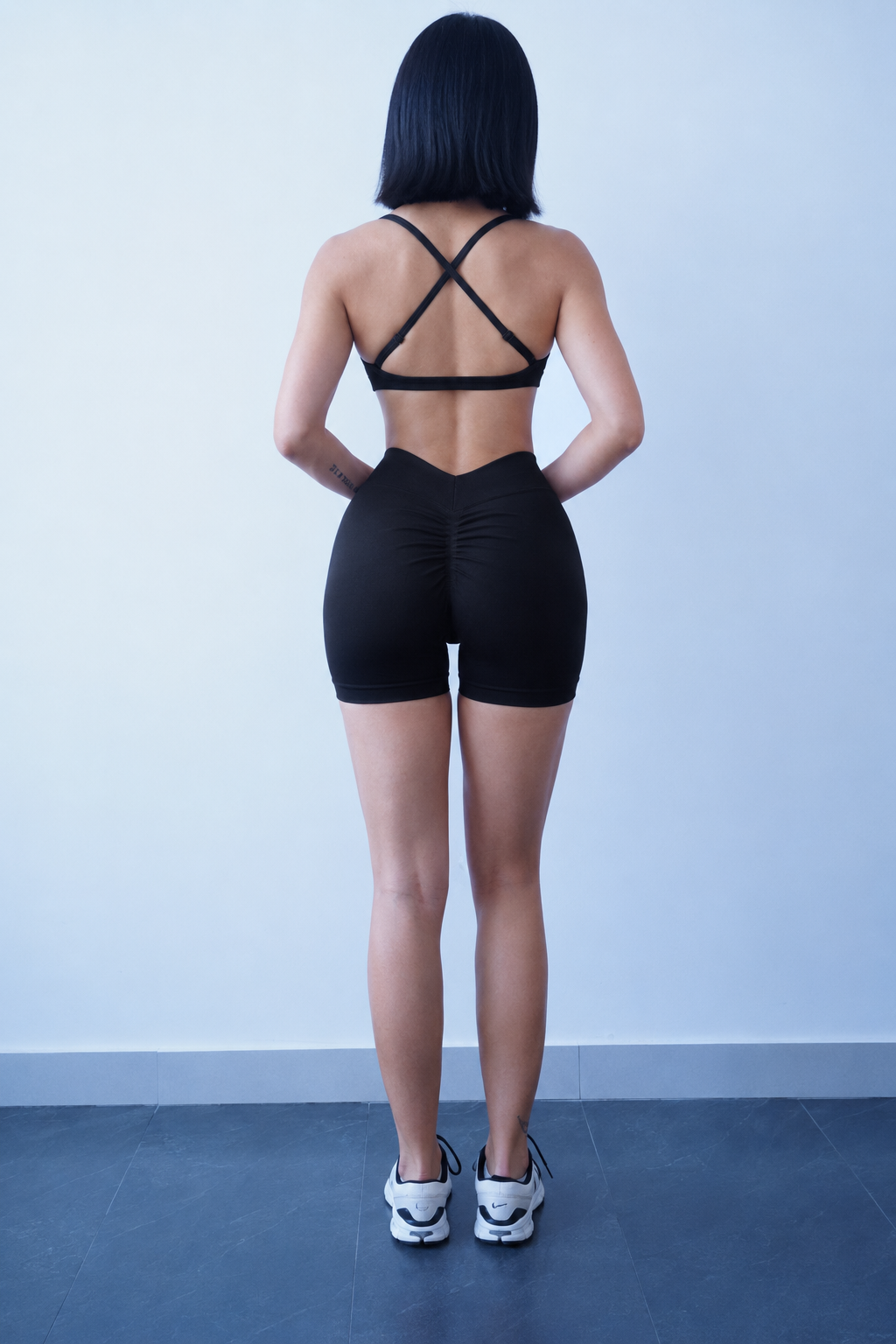 Seamless Cross Back Sports Bra & Scrunch Shorts Set