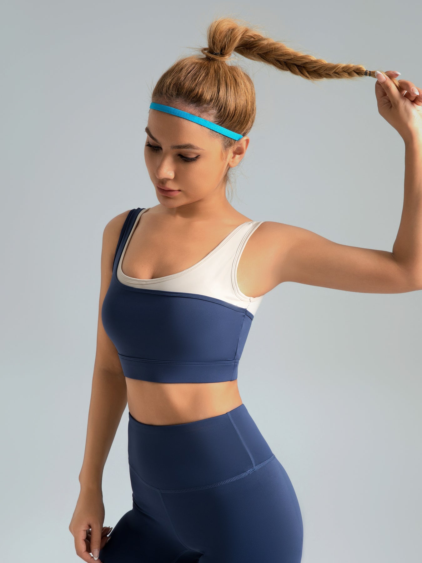 Color-blocked fashion sports bra