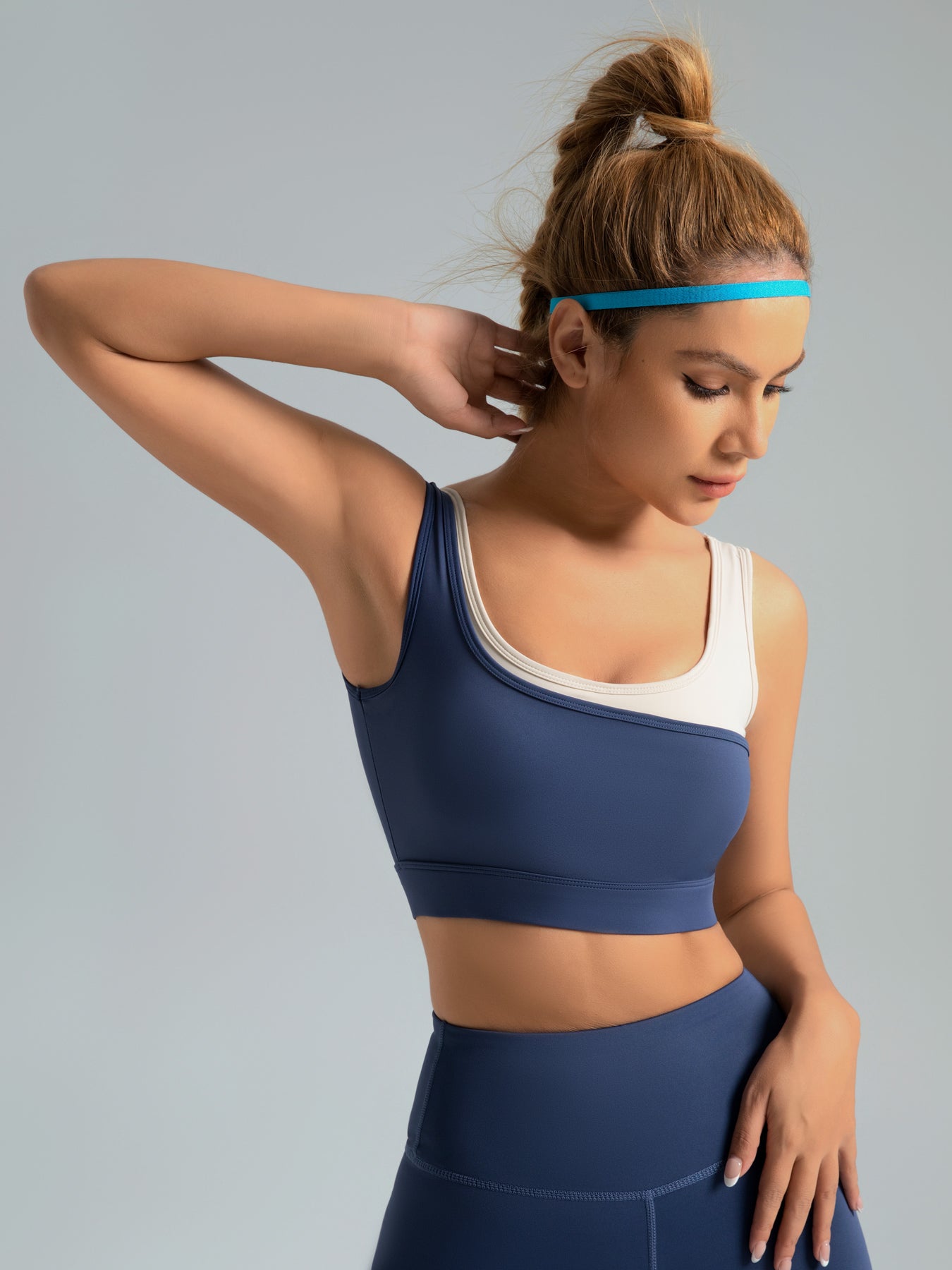 Color-blocked fashion sports bra