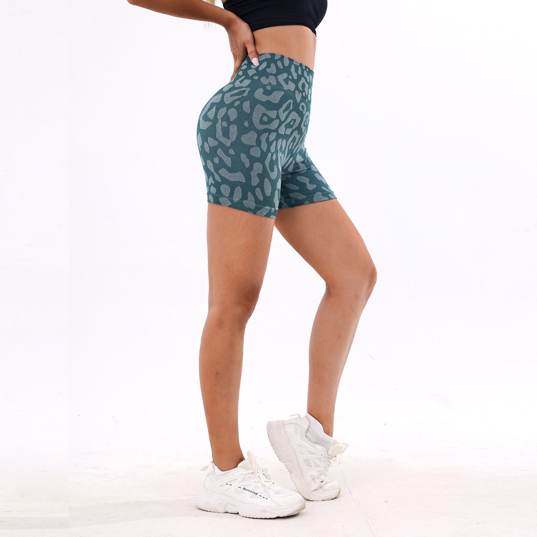Lila Zen Seamless High-Waisted Leopard Print Hip-Lifting Yoga Shorts
