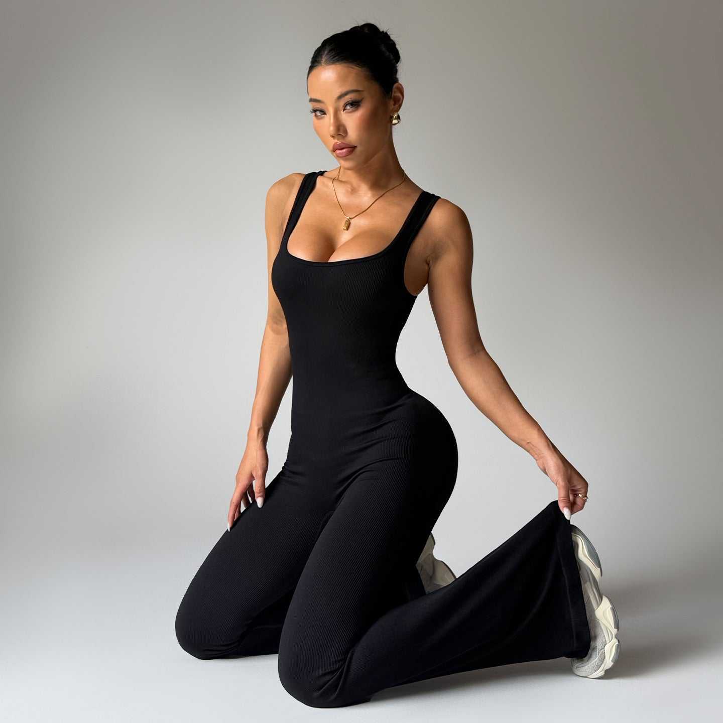 Lila Zen Solid Color Square Neck Fashion Sports Tank Top Sleeveless Yoga Flare Pants
