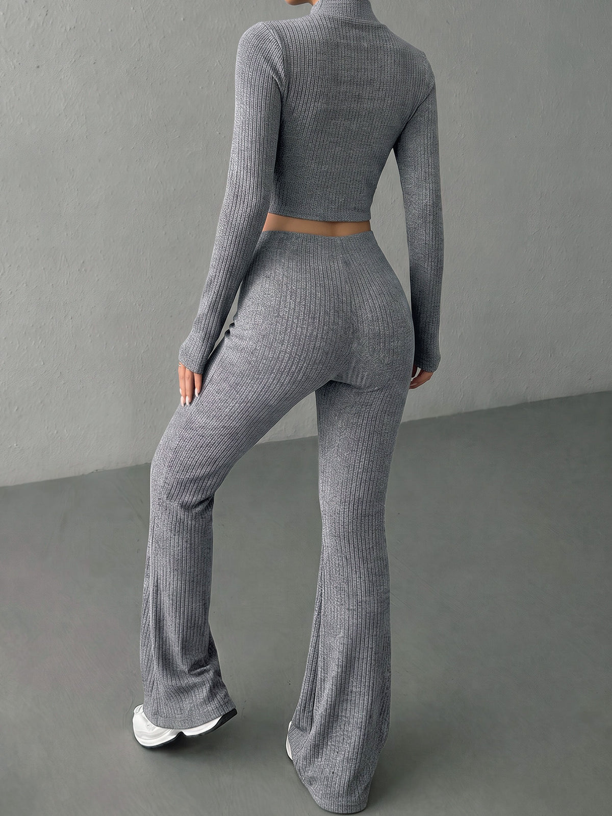 Women's 2-Piece Workout Set Zip Lapel Long Sleeve Crop Top & High Waist Butt Lifting Leggings