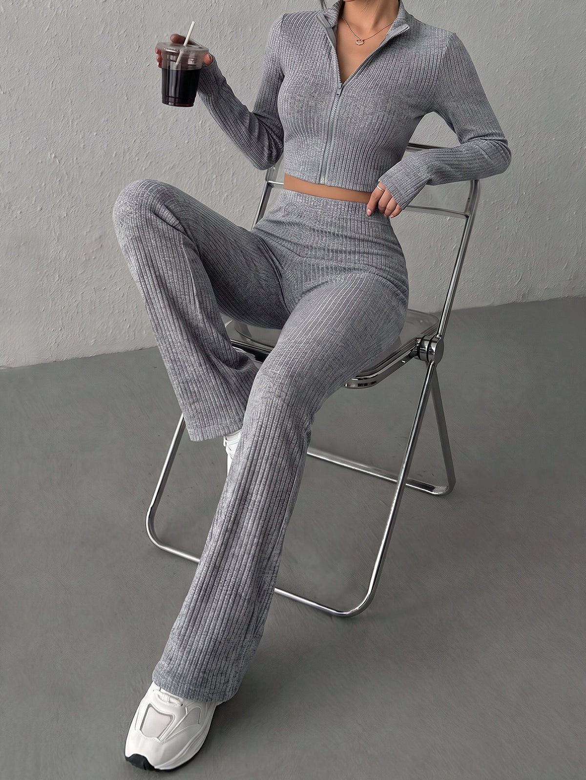 Women's 2-Piece Workout Set Zip Lapel Long Sleeve Crop Top & High Waist Butt Lifting Leggings