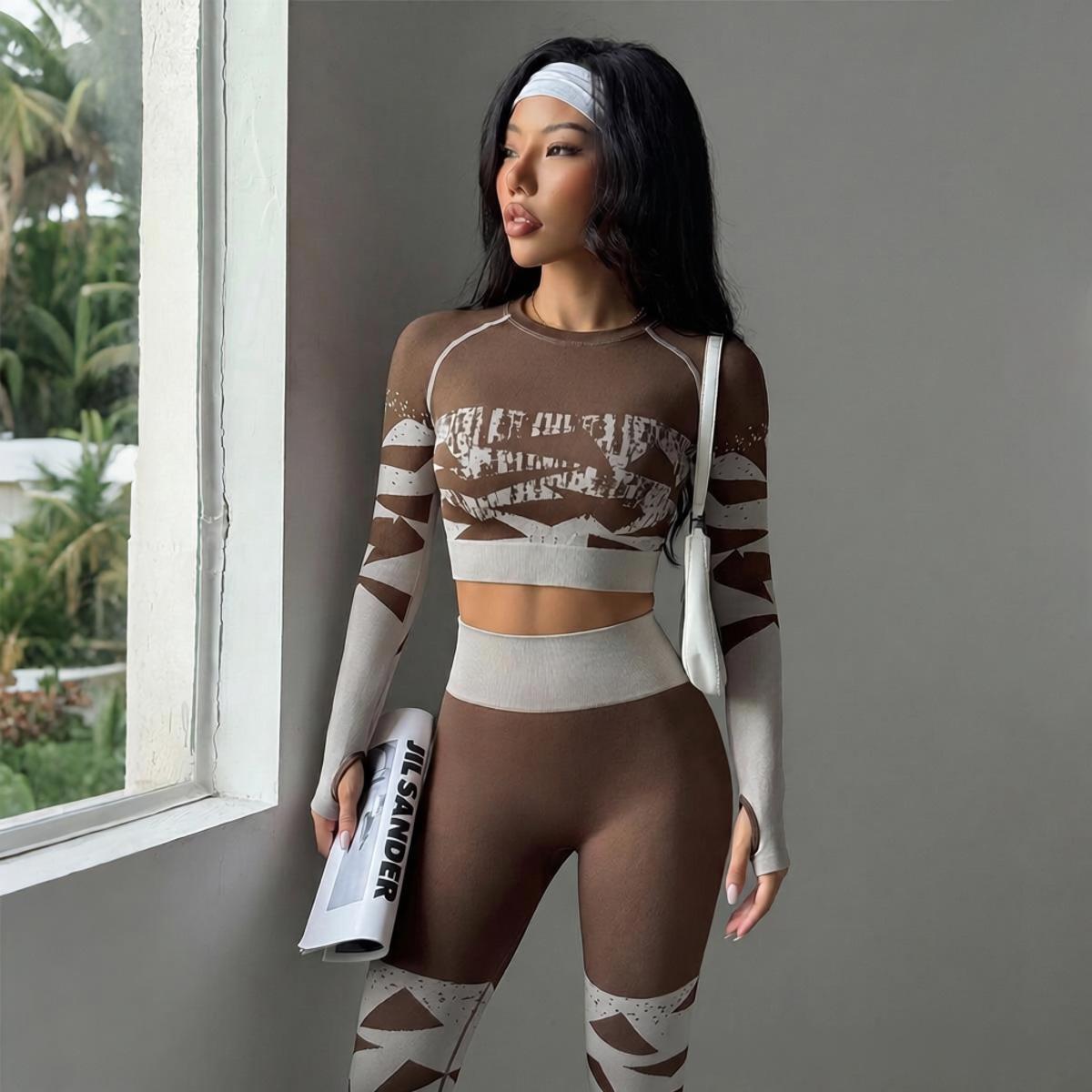 Lila Zen Snow Print Seamless Long Sleeve Crop Top & High-Waisted Leggings Set